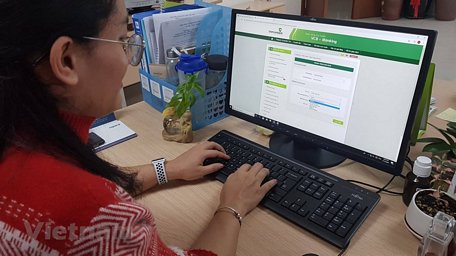 Miễn giảm nhiều loại phí khi thanh toán online. (Ảnh: PV/Vietnam+)