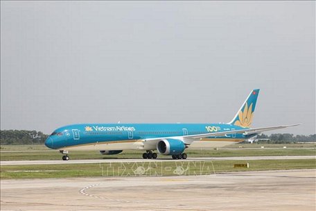 Máy bay của Hãng hàng không Quốc gia Việt Nam (Vietnam Airlines) tại sân bay Nội Bài. Ảnh: TTXVN