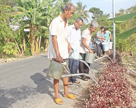 Nhờ sự chung tay, nhiệt tình của cán bộ, hội viên nông dân mà tuyến Đường huyện 30 thêm khởi sắc.