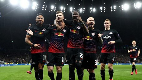  RB Leipzig giành ưu thế lớn trước Tottenham.