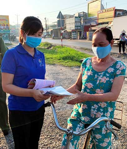 Bạn trẻ tư vấn tận tình cách phòng, chống dịch Covid-19