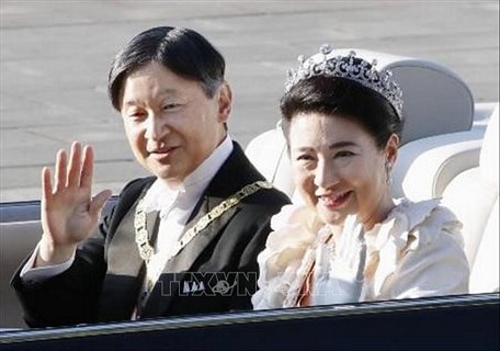 Nhật hoàng Naruhito và Hoàng hậu Masako tại lễ diễu hành sau đăng quang ở Tokyo, ngày 10/11/2019. Ảnh: Kyodo/TTXVN