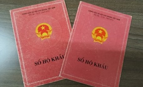 Sổ hộ khẩu giấy.