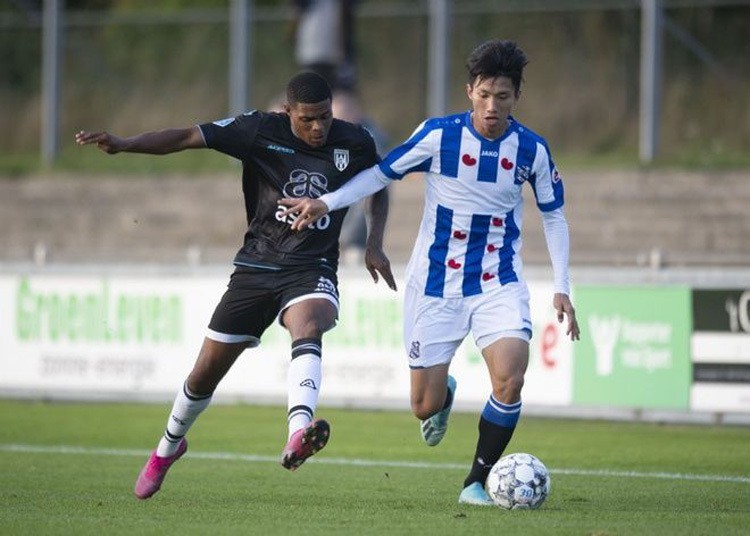  Văn Hậu chấn thương trong trận đấu của Jong Heerenveen (Ảnh: SC Heerenveen)