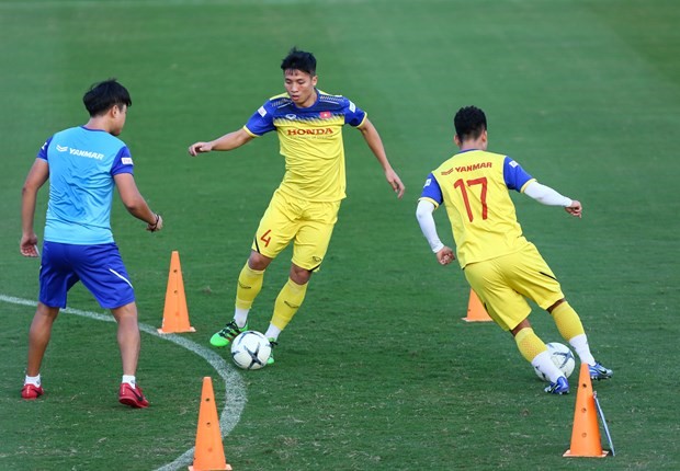 Hàng phòng ngự tuyển Việt Nam rối loạn khi hàng loạt trụ cột vắng mặt ở vòng loại World Cup 2022. (Ảnh: Nguyên An/Vietnam+)