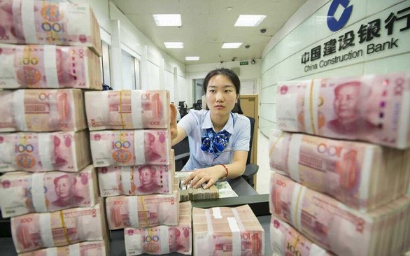 Tháng trước chính quyền Trung Quốc đã ra lệnh khử trùng với các đồng bạc cũ đang lưu hành vì lo sợ chúng có thể là nguồn lây nhiễm virus corona chủng mới - Ảnh: CHINA DAILY