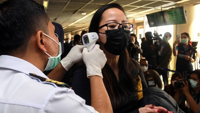 Dịch Covid-19 diễn biến phức tạp, số ca nhiễm tăng vọt ở châu Âu. Ảnh: Reuters