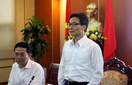 Phó Thủ tướng Vũ Đức Đam phát biểu tại buổi ra mắt hệ thống khai báo y tế điện tử chiều 9/3.
