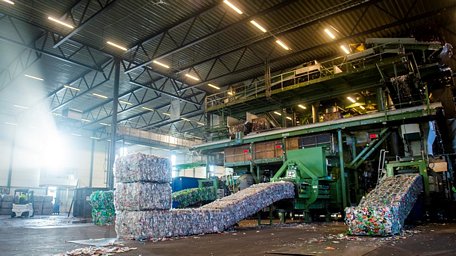 Rác thải nhựa được tái chế tại nhà máy ở Fetsund, đông nam Na Uy. (Ảnh: AFP/TTXVN)