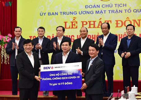  Tại lễ phát động, đã có 17 đơn vị là đại diện các tổ chức thành viên, các doanh nghiệp và 15 ngân hàng đăng ký ủng hộ phòng chống dịch Covid-19.