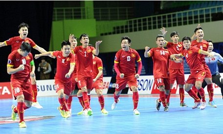 4 năm trước tuyển futsal Việt Nam đã tạo nên cơn địa chấn khi đánh bại tuyển futsal Nhật Bản để giành vé trực tiếp dự World Cup futsal. Ảnh: VFF