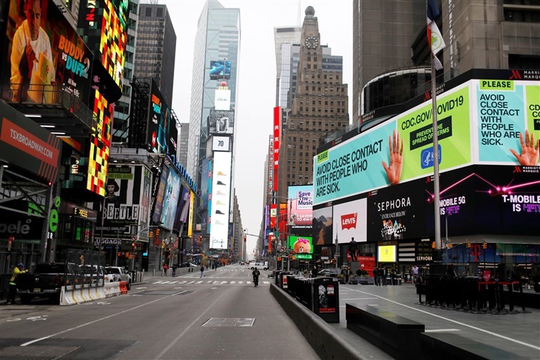 Quảng trường Thời đại và New York chưa bị cách ly để phòng chống dịch COVID-19. Ảnh: NBC News