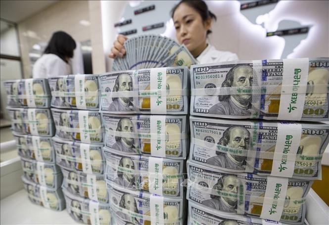 Nhiều nước đã lên kế hoạch chi tiền nhằm cứu trợ nền kinh tế vốn lao đao trong cơn bão đại dịch. (Ảnh minh họa: KT)