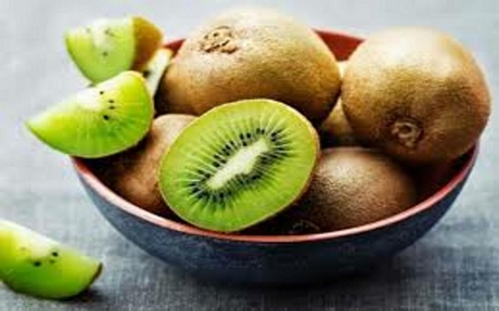 Kiwi chứa nhiều vitamin C - chất chống oxy hóa có tác dụng bảo vệ chống ung thư và vô cùng tốt cho da và mắt.