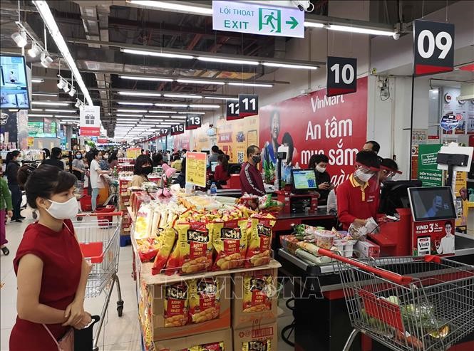 Quầy thanh toán tại siêu thị VinMart Time City. Ảnh: Thanh Tùng/TTXVN