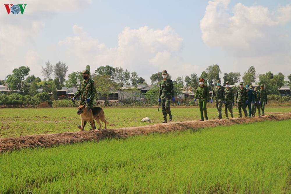 Ngoài ngăn chặn người xuất nhập cảnh trái phép, còn kiểm soát vận chuyển hàng hóa trái phép qua biên giới.