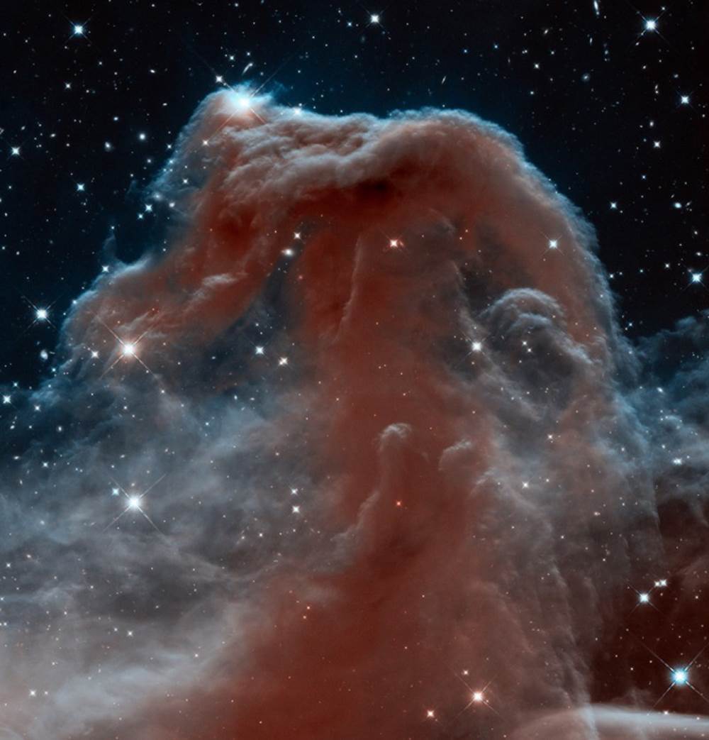 Bức ảnh tuyệt đẹp của Tinh vân Đầu Ngựa (Horsehead Nebula) - một tinh vân tối trong chòm sao Lạp Hộ nằm cách Trái Đất 1.500 năm ánh sáng và trải dài trên 3,5 năm ánh sáng.