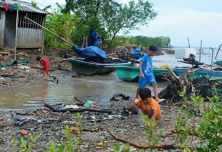 Nhiều học sinh vùng sâu vùng xa tại các tỉnh ĐBSCL không đủ điều kiện để có thể học trực tuyến.