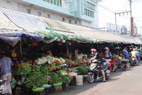 Chợ, siêu thị tiếp tục thực hiện nghiêm các biện pháp phòng chống dịch bệnh.