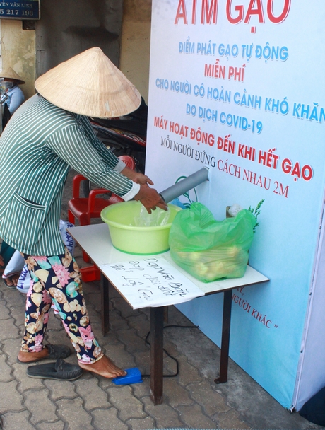  Túi gạo nghĩa tình, thêm ấm lòng những hoàn cảnh khó khăn.