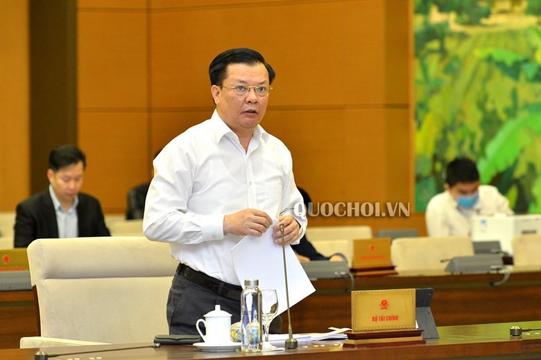 Bộ trưởng Bộ Tài chính Đinh Tiến Dũng trình bày Tờ trình
