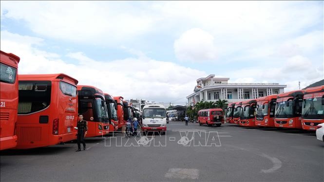 Bộ Giao thông Vận tải quy định Chủ tịch UBND tỉnh, thành phố trực thuộc Trung ương quyết định cụ thể đối với hoạt động vận tải hành khách tuyến cố định nội tỉnh. Ảnh minh họa: Nguyễn Dũng/TTXVN