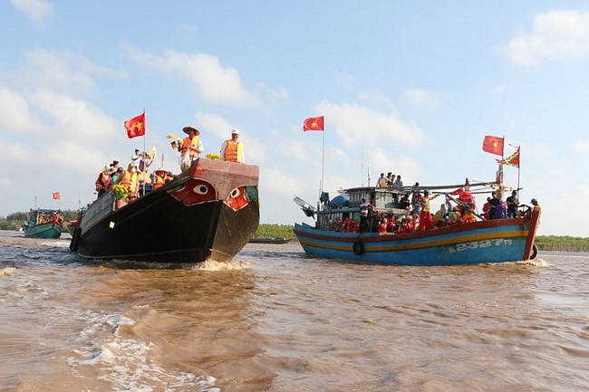 Lễ hội Nghinh Ông tại vùng biển Lăng Ông Duyên Hải, thuộc xã Vĩnh Thịnh, huyện Hòa Bình, tỉnh Bạc Liêu. (Ảnh: Như Bình/TTXVN)