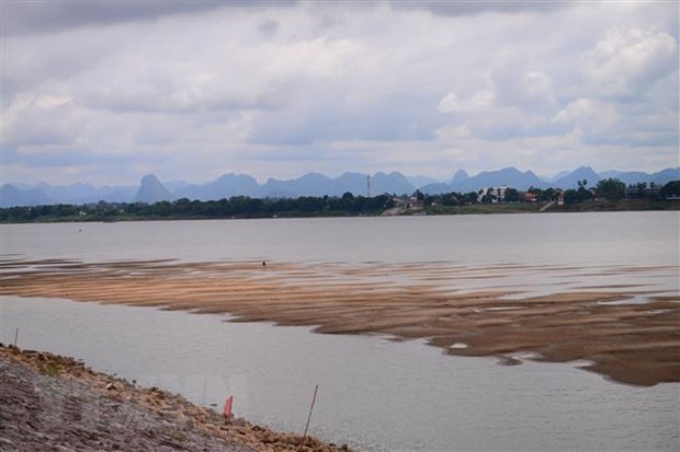 Mực nước sông Mekong tại tỉnh Nakhon Phanom (Thái Lan) hồi năm 2019. (Ảnh: Hữu Kiên/TTXVN)