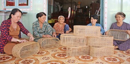 Nhờ tăng gia sản xuất, đời sống người dân xã Tân An Luông ngày càng được cải thiện.