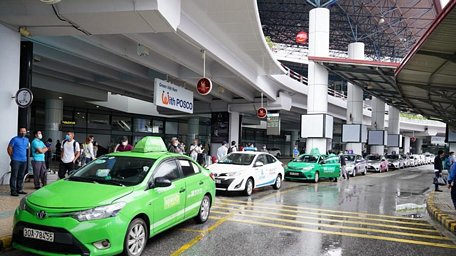  Taxi hoạt động tại sân bay quốc tế Nội Bài. (Ảnh: Phan Công/Vietnam+)