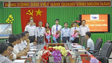 Trong nhiệm kỳ 2015- 2020, Đảng bộ Trường Đại học Sư phạm kỹ thuật Vĩnh Long kết nạp đảng viên mới tăng 35%.