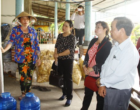 Đoàn khảo sát đi thực tế tại làng nghề tàu hủ ky Mỹ Hòa (xã Mỹ Hòa- TX Bình Minh).