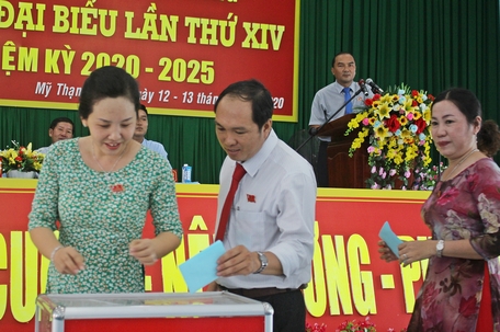 Đại biểu bỏ phiếu bầu BCH nhiệm kỳ mới.