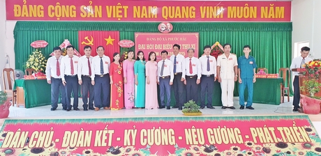 Cấp ủy khóa mới ra mắt, hứa hẹn và nhận nhiệm vụ.