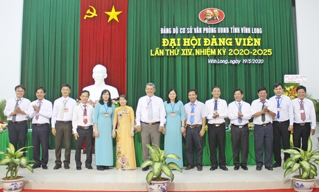 Cấp ủy khóa mới ra mắt trước đại hội