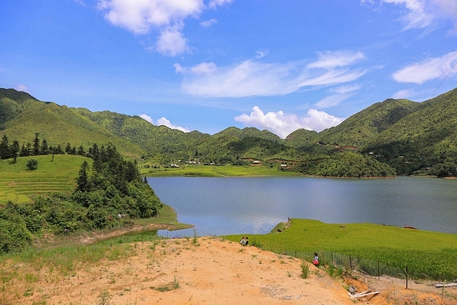  Ngoài ra, du khách nếu có nhiều thời gian hơn có thể trải nghiệm thêm nhiều điểm quanh bản Tả Van - Lao Chải như chạy xe máy lên hồ Séo Mý Tỷ, bản Ý Linh Hồ, Hầu Thào,…