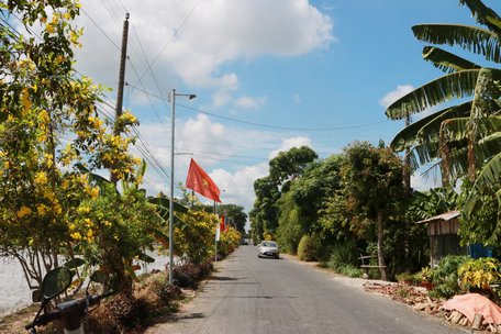 Giao thông thuận lợi, đèn đường thắp sáng, xã Long Mỹ giữ vững xã nông thôn mới 5 năm liền.