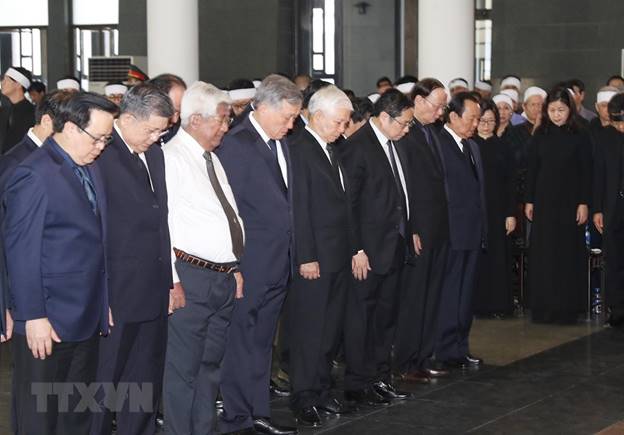  Đoàn Ban Bí thư Trung ương Đảng do ông Phạm Minh Chính, Ủy viên Bộ Chính trị, Bí thư Trung ương Đảng, Trưởng Ban Tổ chức Trung ương làm trưởng đoàn viếng đồng chí Vũ Mão. (Ảnh: Trọng Đức/TTXVN)