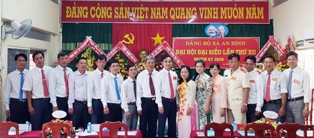 Đoàn đại biểu dự đại hội cấp trên ra mắt, hứa hẹn.