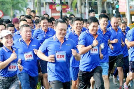 Nhiều VĐV của chi nhánh Sacombank Vĩnh Long, Cần Thơ, Kiên Giang tích cực tham dự Giải Marathon quốc tế “Mekong Delta Marathon” tỉnh Hậu Giang năm 2019.