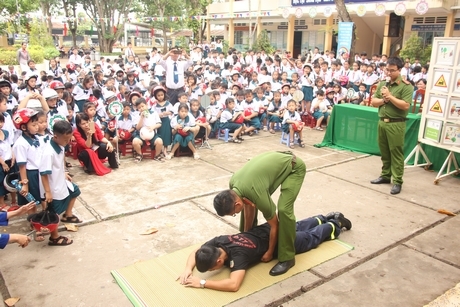 Tuyên truyền, hướng dẫn học sinh cách phòng chống các tai nạn thương tích, đuối nước… Ảnh minh họa