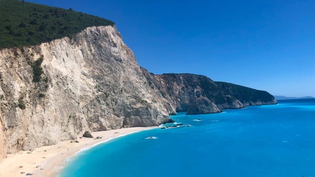 Bãi biển Porto Katsiki trên quần đảo Lefkas vẫn vắng bóng du khách. Ảnh: CNN