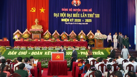 Đoàn chủ tịch bỏ phiếu bầu cấp ủy khóa mới 