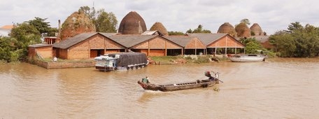 Huyện Mang Thít tập trung thực hiện quy hoạch lại ngành sản xuất gạch, gốm theo đề án của UBND tỉnh.