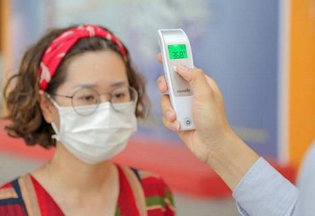 COVID-19 có thể lây qua không khí.Ảnh: Vinmec