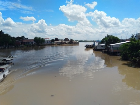 Những lò gạch ven sông Cổ Chiên thuộc xã Mỹ An (Mang Thít).