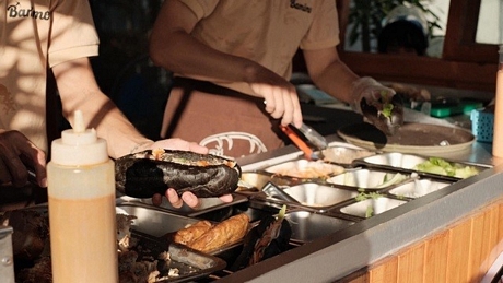 Để tạo ra 1 chiếc bánh mì hoàn chỉnh, chủ quán phải mất tới 1 năm để nghiên cứu và 4 lần thử nghiệm