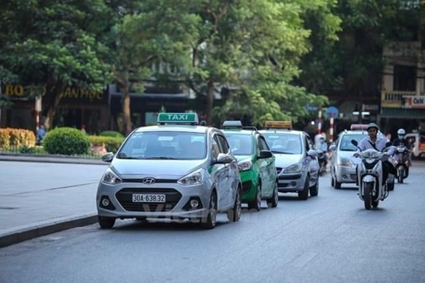 Xe taxi hay xe chạy ứng dụng Grab, Be phải chuyển đổi biển kiểm soát từ màu trắng sang màu vàng để dễ phân biệt và nhận dạng. (Ảnh: Minh Sơn/Vietnam+)