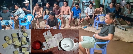 Nhóm người đánh bạc cùng tang vật tại hiện trường.