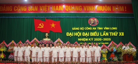 BCH Đảng bộ Công an tỉnh nhiệm kỳ 2020- 2025 ra mắt và nhận nhiệm vụ.